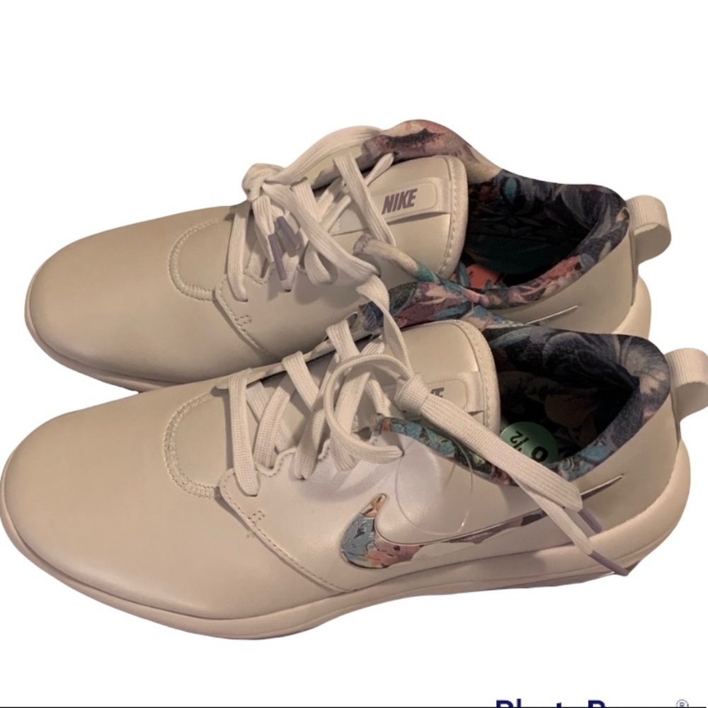 Ladies Nike Shoes NWOT
